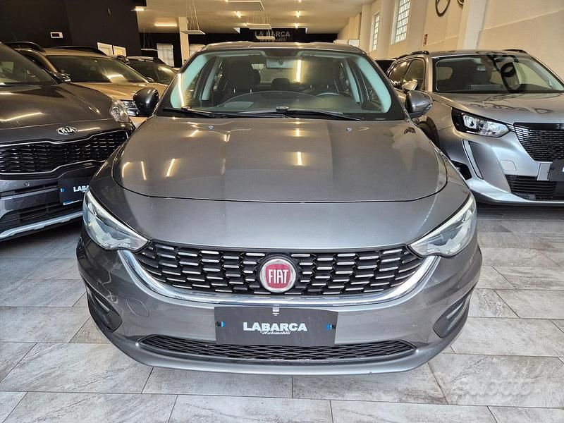 Usata Fiat Tipo Lounge 95 CV (69 kW) 2017 Grigio Berlina