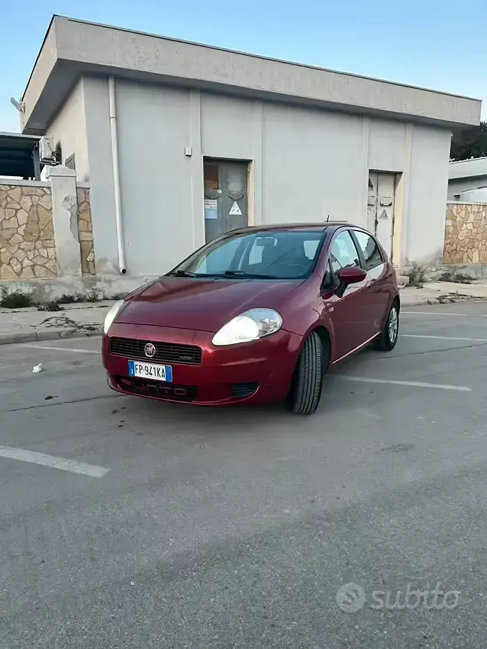 Usata Fiat Grande Punto 75 CV (55 kW) 2018 Rosso Utilitaria