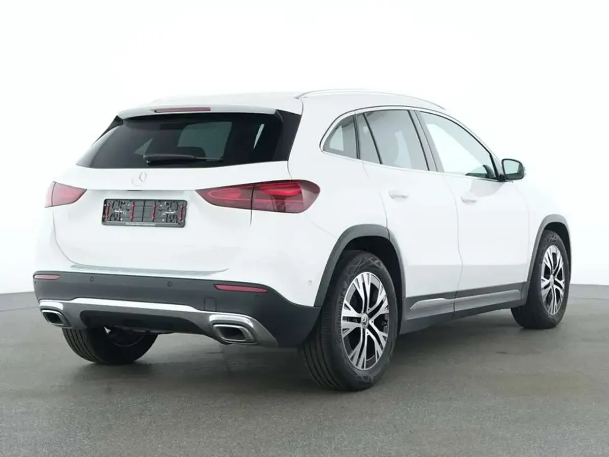 Usata Mercedes GLA200 Advanced 163 CV (119 kW) 2025 Bianco SUV