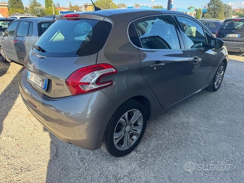 Usata Peugeot 208 Allure 82 CV (60 kW) 2013 Grigio Utilitaria