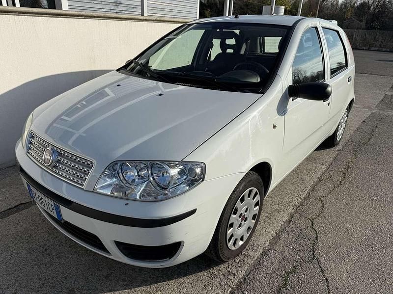 Other Usata 2008 Fiat Punto Classica Tre volumi | 2800 € (Buon prezzo) - Immagine 1/4