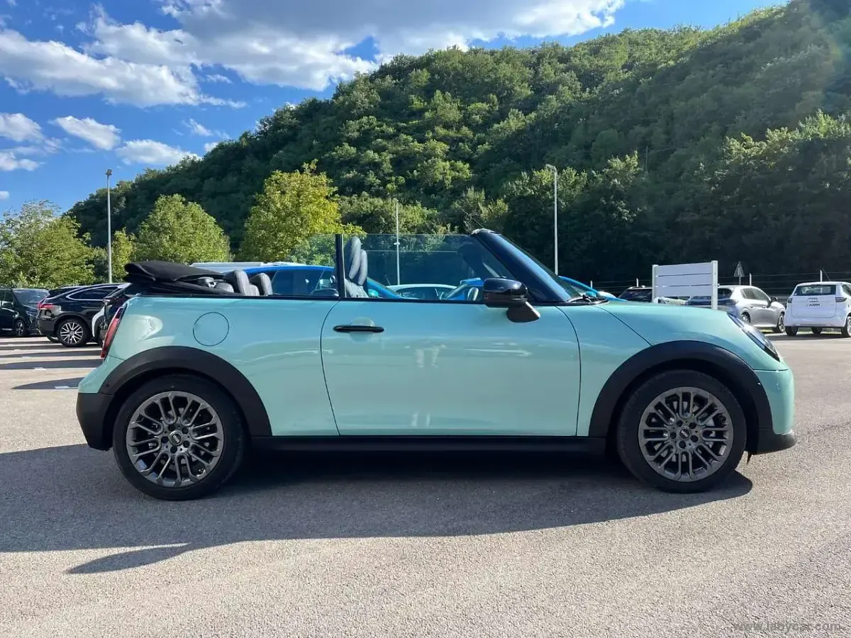Usata Mini Cooper Cabriolet Classic 163 CV (119 kW) 2025 Verde Cabrio