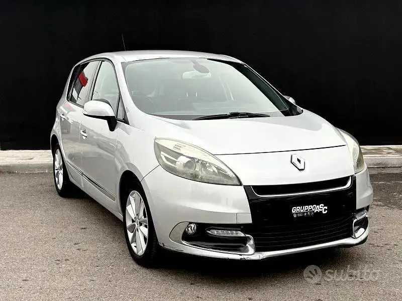 Usata Renault Scénic III 110 CV (80 kW) 2012 Grigio Monovolume