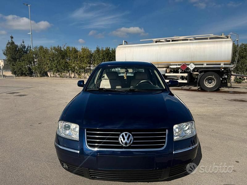 Usata VW Passat Highline 130 CV (95 kW) 2001 Blu Berlina