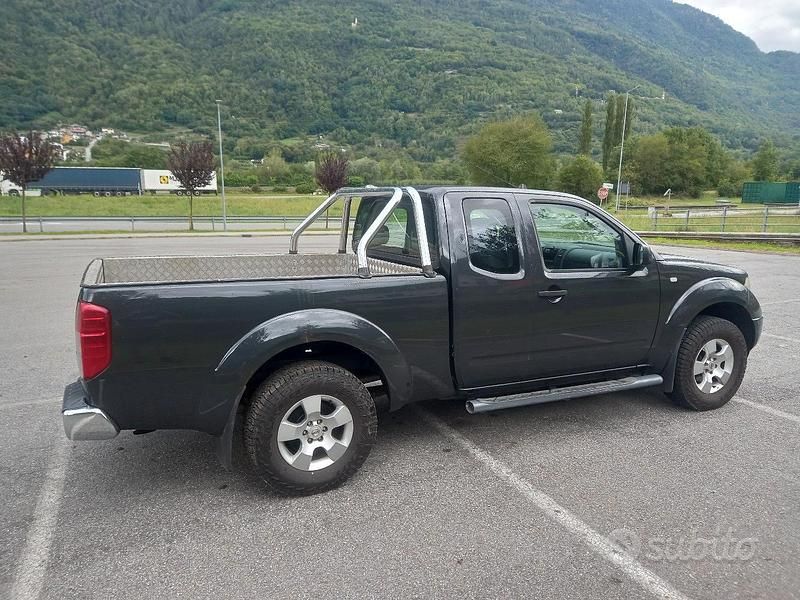 Grigio Usata 2007 Nissan Navara Pick-up | 10.500 € (Buon prezzo) - Immagine 1/4