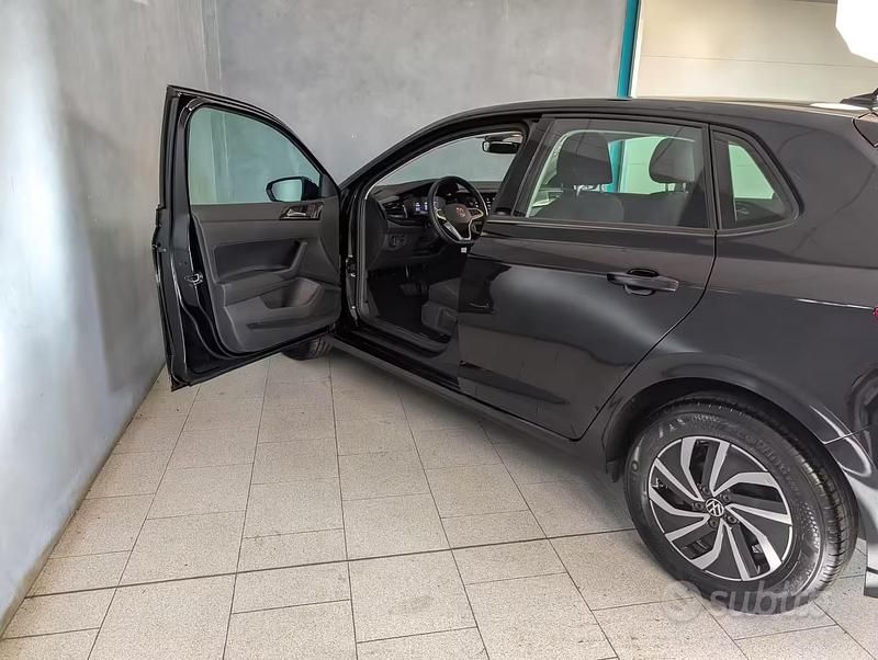 Usata VW Polo Life 95 CV (69 kW) 2025 Nero Utilitaria