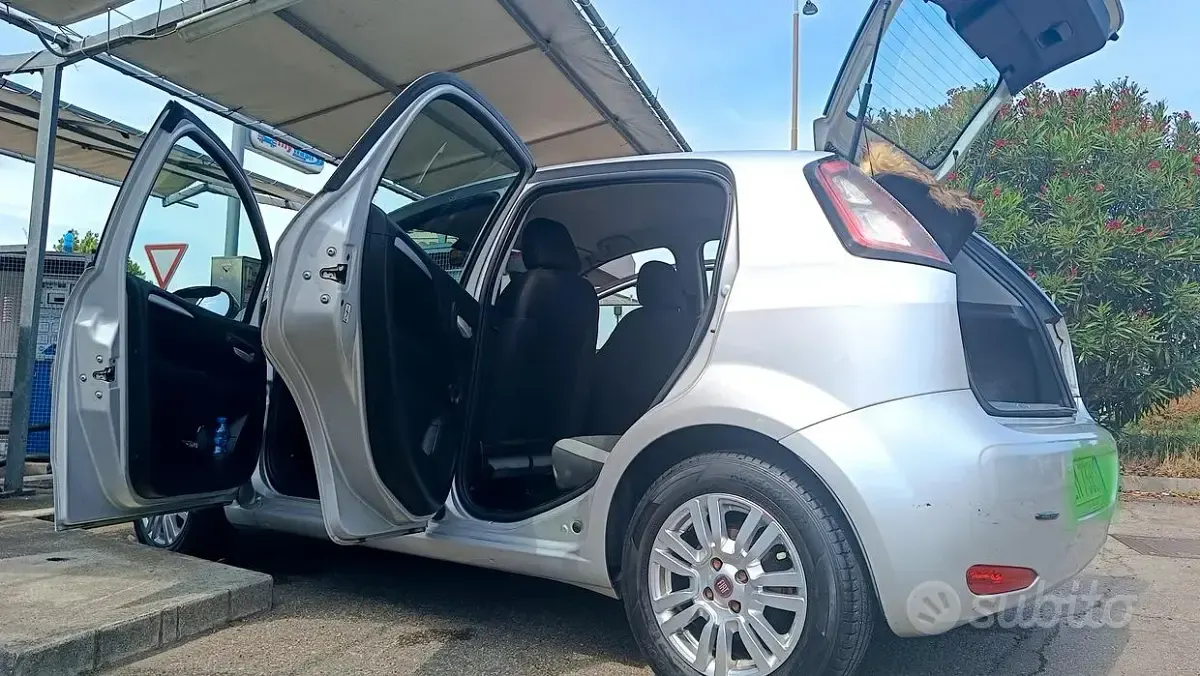 Usata Fiat Punto Evo 77 CV (56 kW) 2012 Grigio Utilitaria