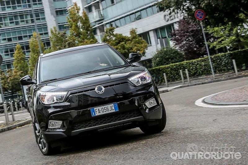 Usata Ssangyong (KGM) Tivoli 116 CV (85 kW) 2016 Nero SUV