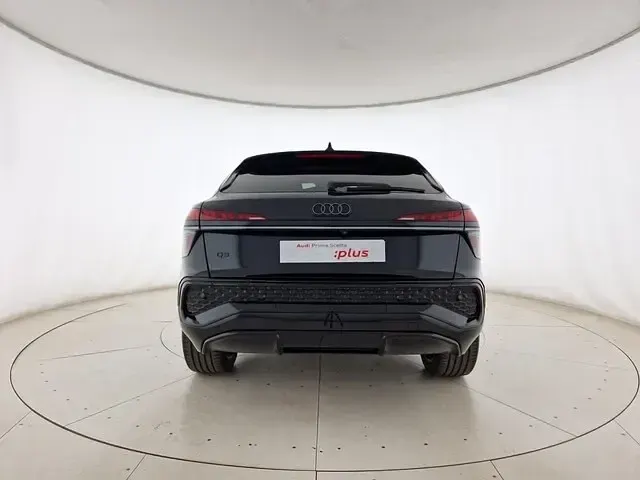 Nuova Audi Q3 Sportback S-Line 150 CV (110 kW) 2026 Nero mito metallizzato SUV