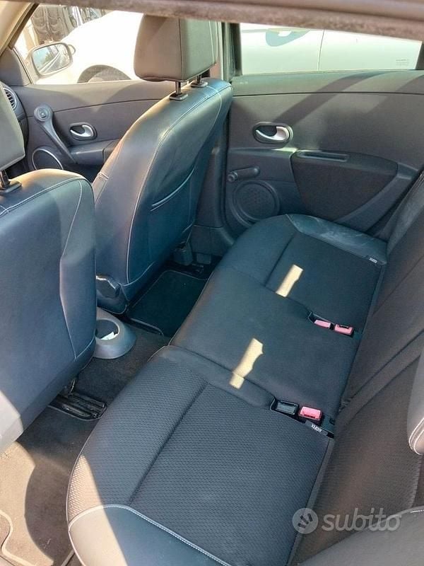 Usado Renault Clio II LE 75 CV (55 kW) 2008 Gris Utilitario