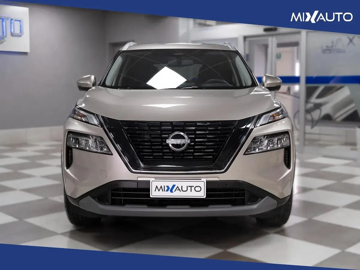 Käytetty Nissan X-Trail N-Connecta 213 HP (156 kW) 2025 Harmaa Katumaasturi