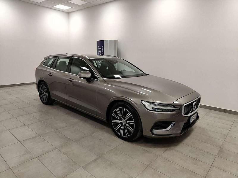 Usata Volvo V60 253 CV (186 kW) 2020 Argento Station wagon