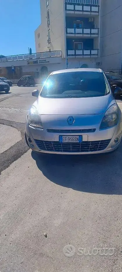 Usata Renault Scénic 110 CV (80 kW) 2011 Grigio Monovolume