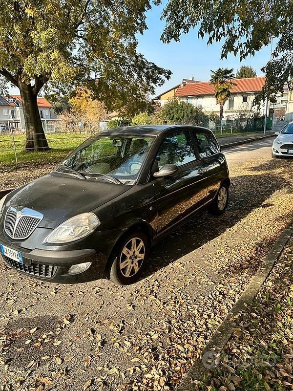Usata Lancia Ypsilon 60 CV (44 kW) 2005 Nero Utilitaria