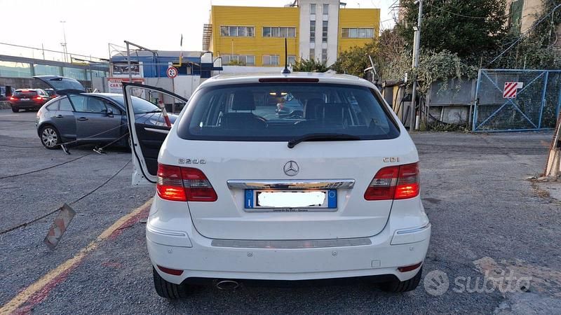 Usata Mercedes B200 2010 Bianco Monovolume