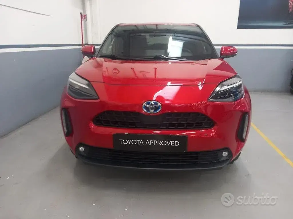 Usata Toyota Yaris 2022 Rosso Utilitaria