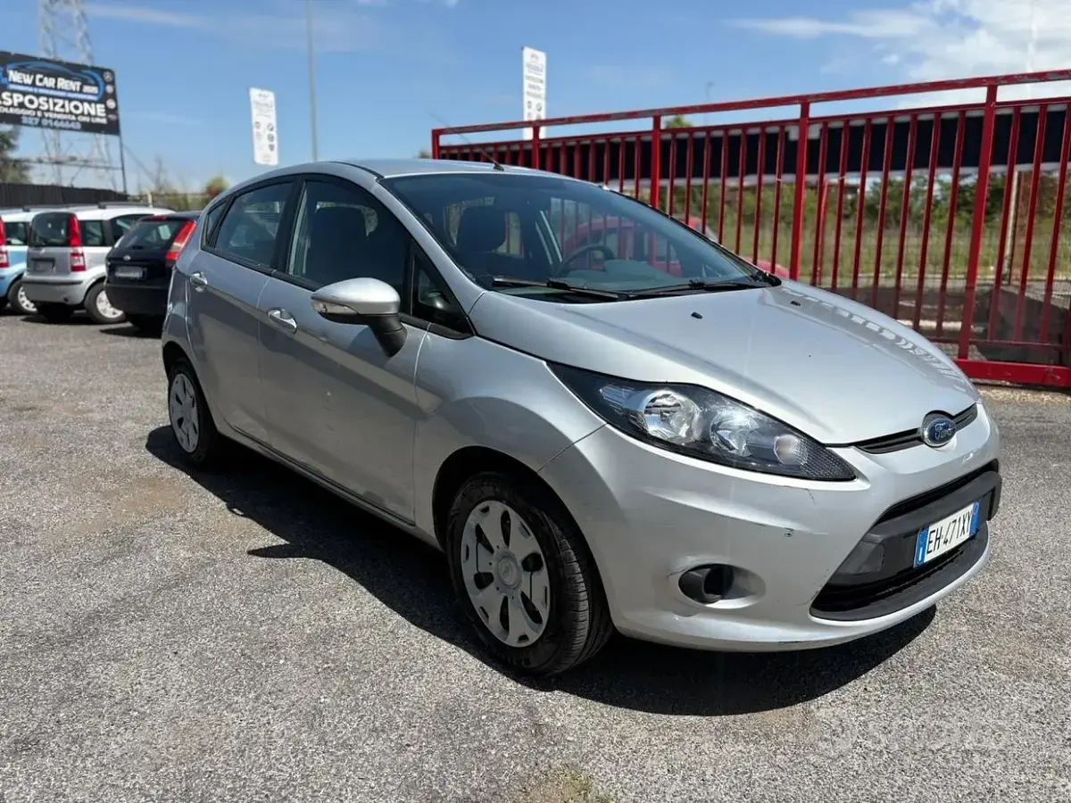 Gebraucht Ford Fiesta 68 PS (50 kW) 2011 Grau Limousine