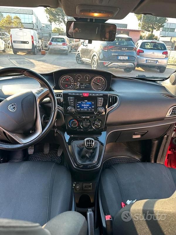 Usado Lancia Ypsilon 85 HP (62 kW) 2018 Vermelho Citadino
