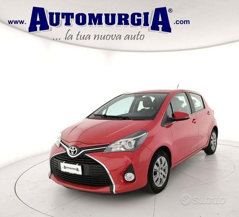 Usata Toyota Yaris Active 69 CV (50 kW) 2015 Rosso Utilitaria