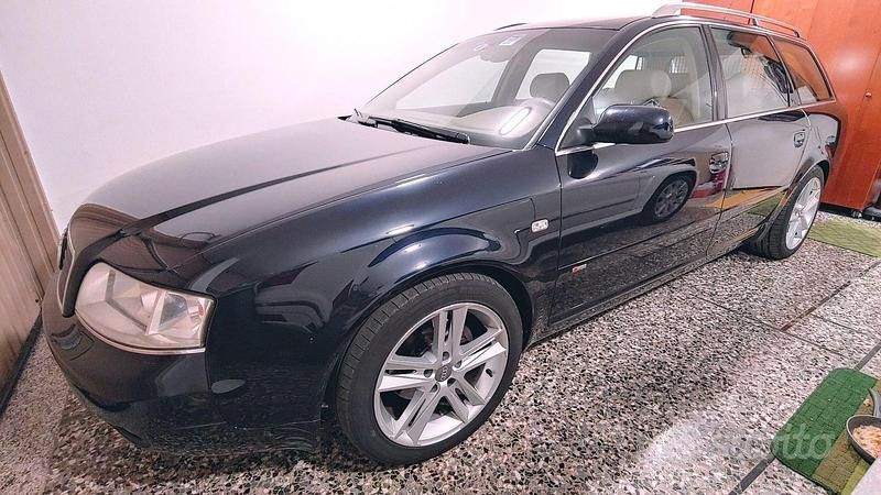 Usata Audi A6 150 CV (110 kW) 2003 Blu Station wagon