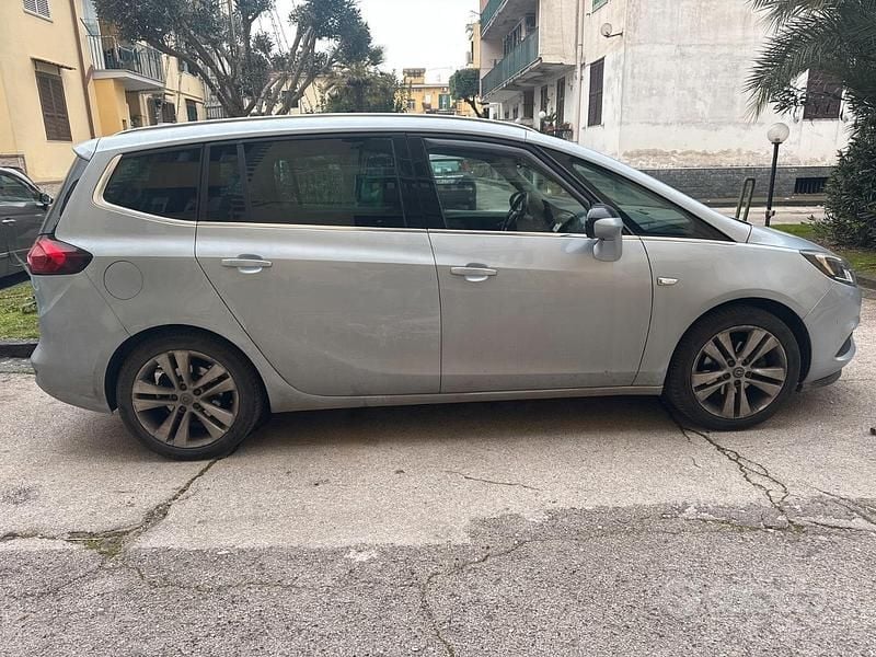 Usata Opel Zafira Business 135 CV (99 kW) 2017 Grigio Monovolume