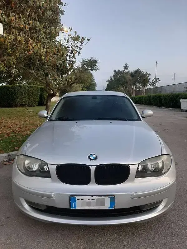 Usata BMW 118 143 CV (105 kW) 2012 Utilitaria