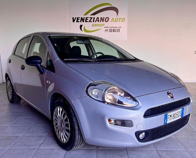 Argento Usata 2017 Fiat Punto Street Tre volumi | 5490 € (Buon prezzo) - Immagine 1/4