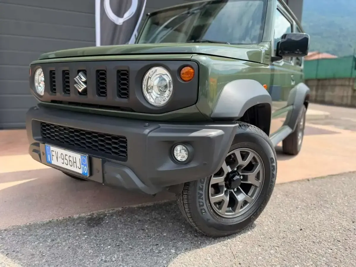 Usata Suzuki Jimny 102 CV (75 kW) 2019 Verde militare SUV