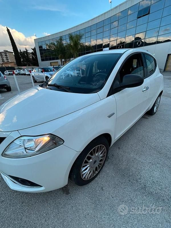 Usata Lancia Ypsilon 2017 Bianco Utilitaria