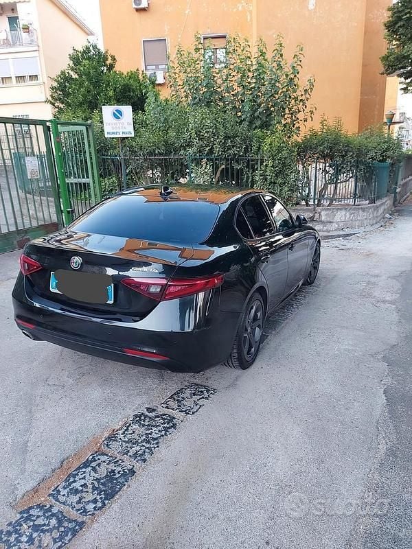 Usata Alfa Romeo Giulia 150 CV (110 kW) 2017 Nero Berlina