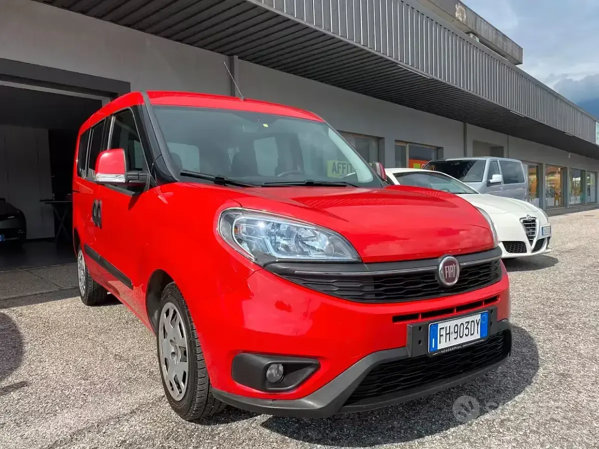 Usata Fiat Doblò Lounge 120 CV (88 kW) 2017 Rosso Monovolume
