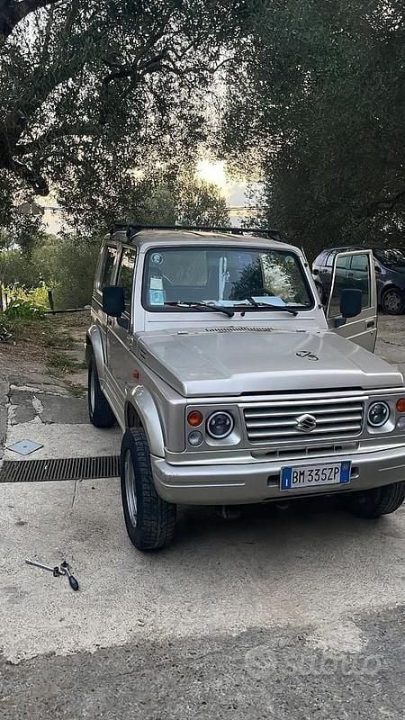 Grigio Usata 2000 Suzuki Samurai SUV | 7500 € (Buon prezzo) - Immagine 1/4