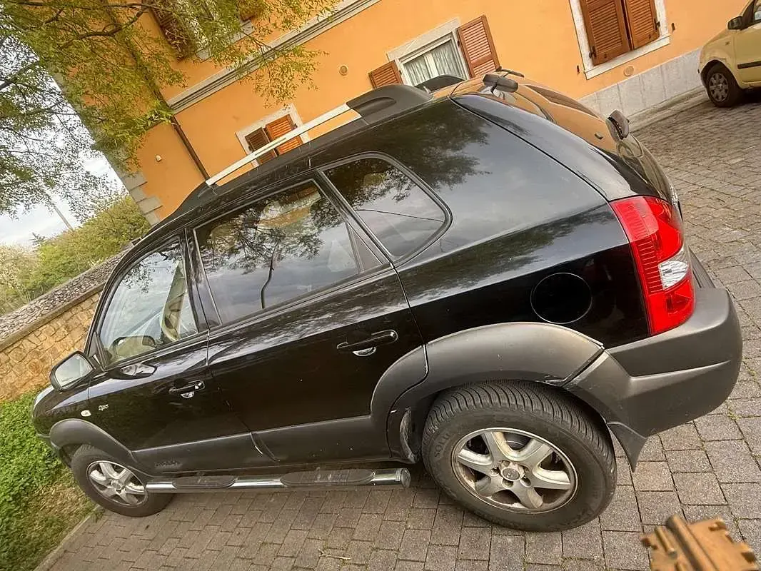 Usata Hyundai Tucson Dynamiq 113 CV (83 kW) 2005 Nero SUV