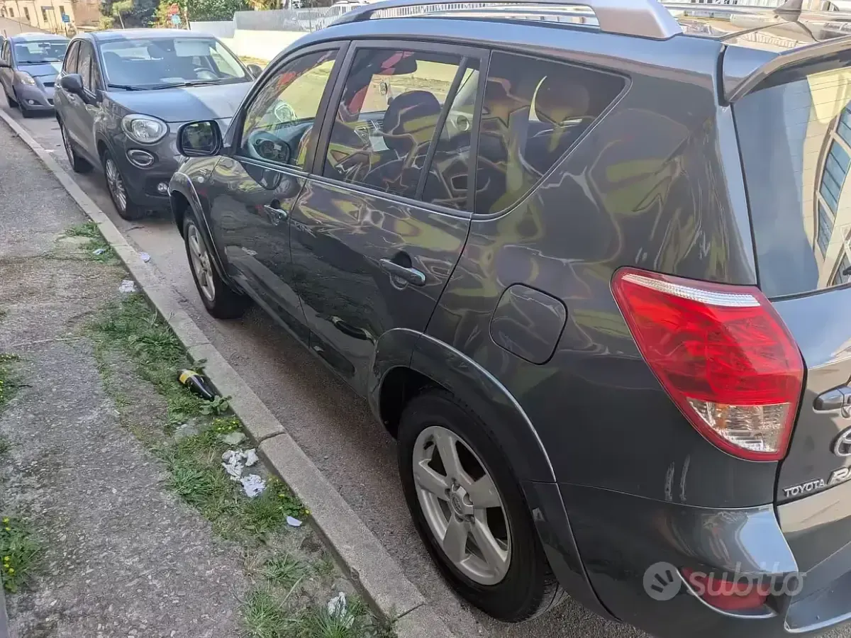 Usata Toyota RAV4 Luxury 177 CV (130 kW) 2006 SUV