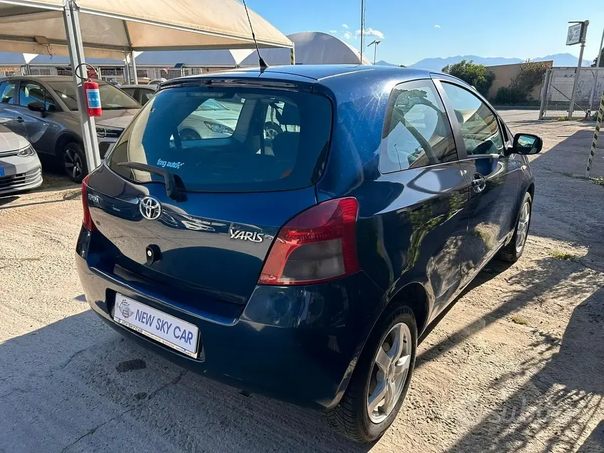 Usata Toyota Yaris Sol 69 CV (50 kW) 2008 Blu Utilitaria