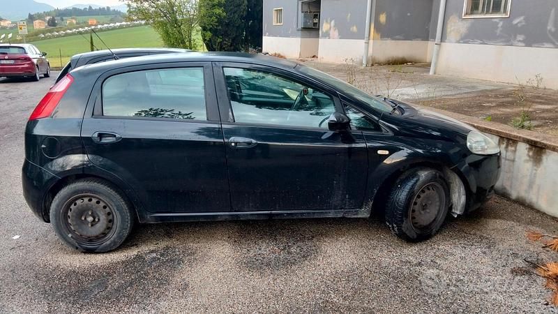 Usata Fiat Grande Punto 75 CV (55 kW) 2010 Nero Utilitaria