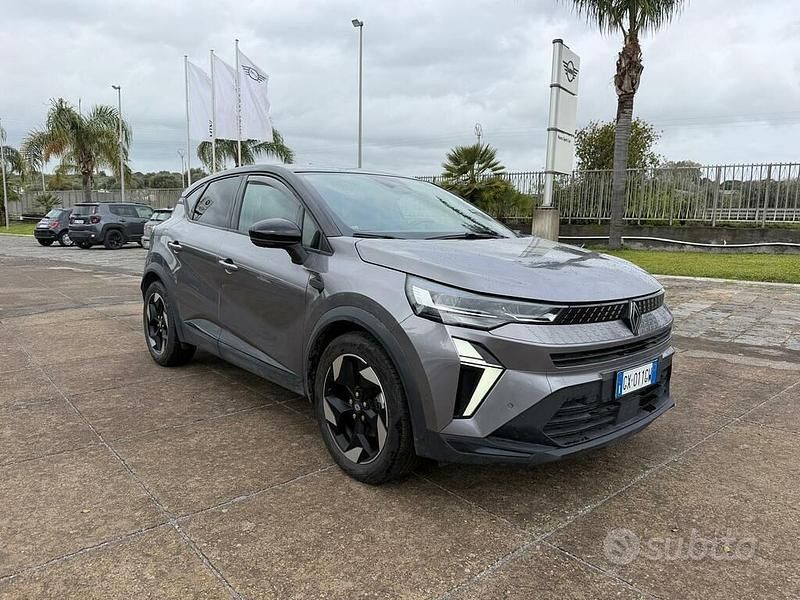 Usata Renault Captur Techno 145 CV (106 kW) 2024 Grigio SUV