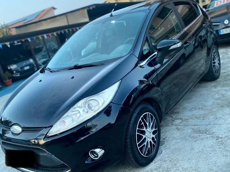 Usata Ford Fiesta Titanium 68 CV (50 kW) 2010 Nero Utilitaria