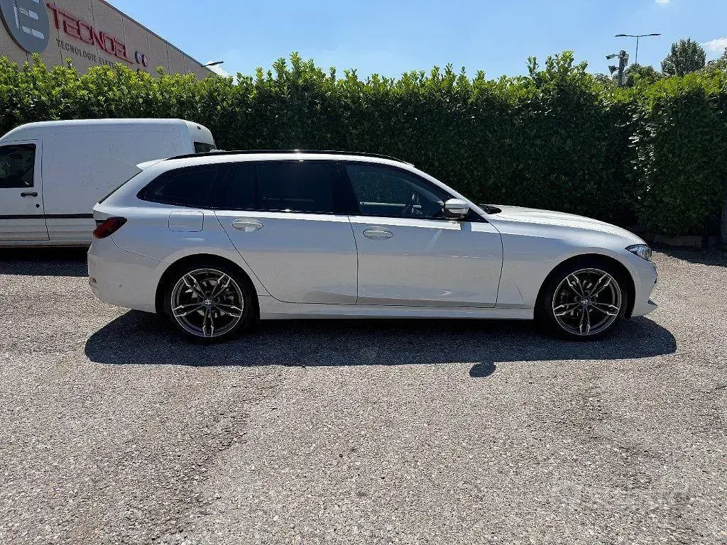 Usata BMW 318 Efficient Dynamics 150 CV (110 kW) 2023 Bianco Station wagon