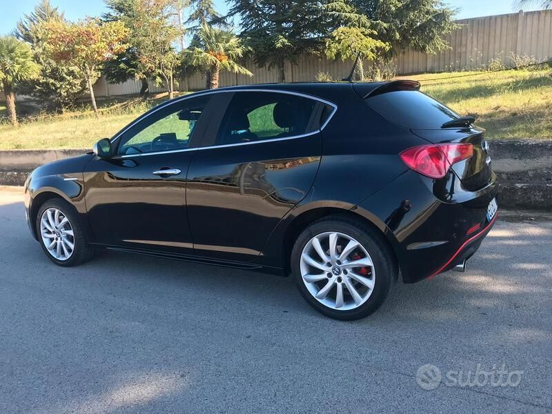 Nero Usata 2010 Alfa Romeo Giulietta Utilitaria | 7200 € (Molto cara) - Immagine 1/4