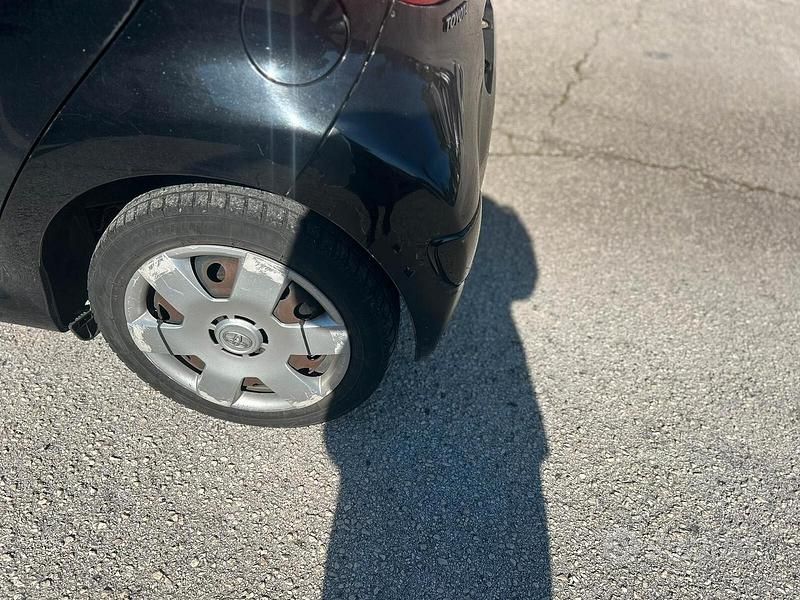 Usata Toyota Aygo 69 CV (50 kW) 2007 Nero Utilitaria