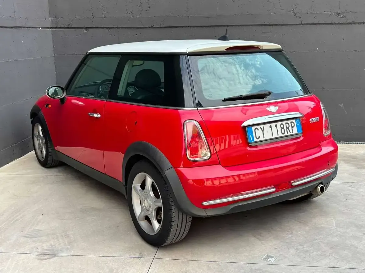 Usata Mini Cooper Seven 116 CV (85 kW) 2005 Rosso Utilitaria