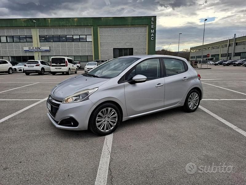 Usata Peugeot 208 Allure 74 CV (54 kW) 2015 Grigio Utilitaria