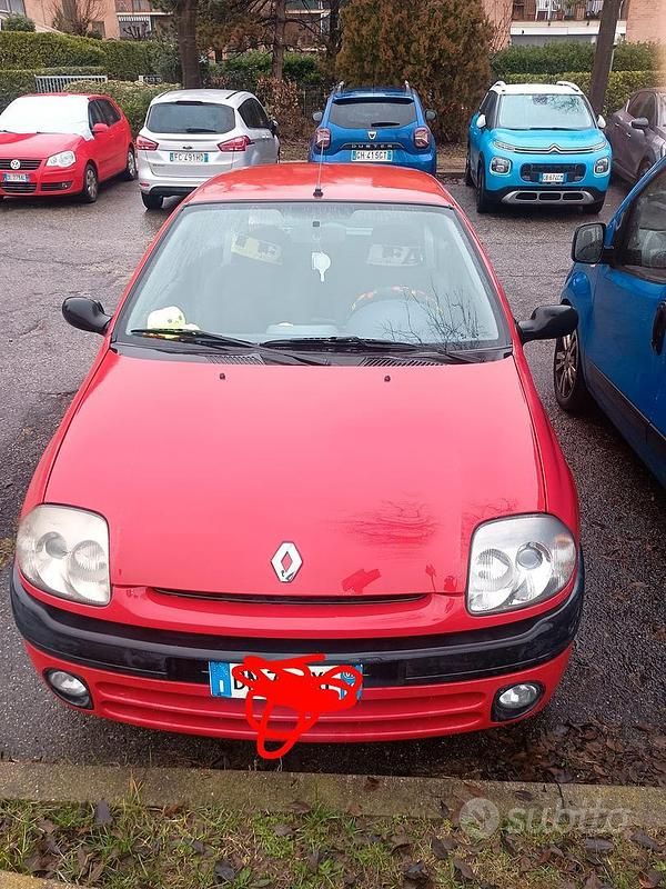 Usata Renault Clio II 2001 Rosso Utilitaria