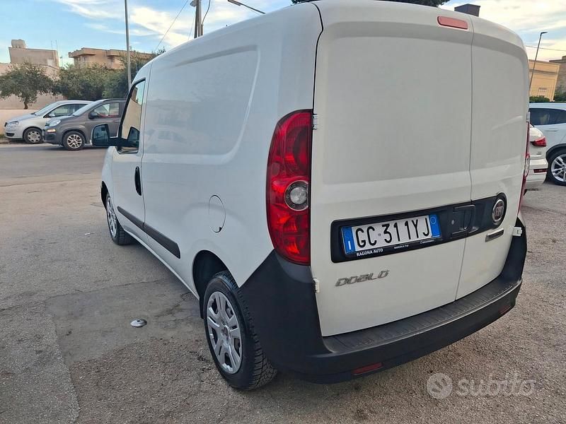 Usata Fiat Doblò 105 CV (77 kW) 2020 Bianco Monovolume