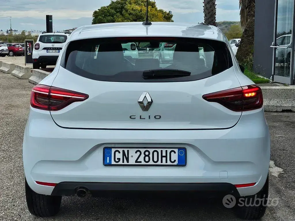 Occasion Renault Clio V Equilibre 91 PK (66 kW) 2023 Wit Sedan