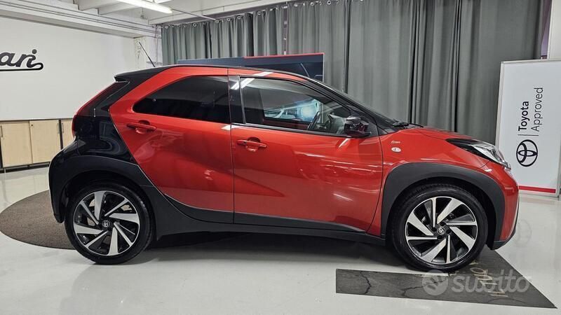 Usata Toyota Aygo X Lounge 72 CV (52 kW) 2024 Arancione SUV