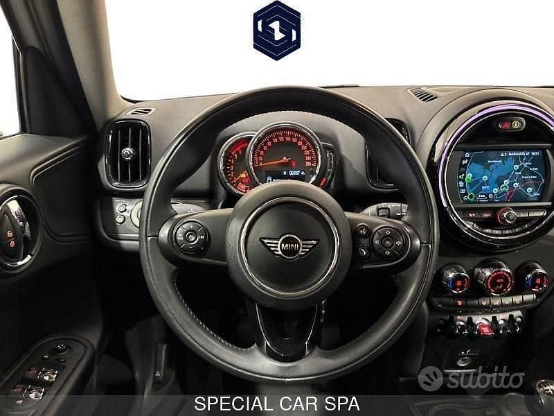 Usata Mini Cooper D Countryman Business 149 CV (109 kW) 2018 Argento SUV