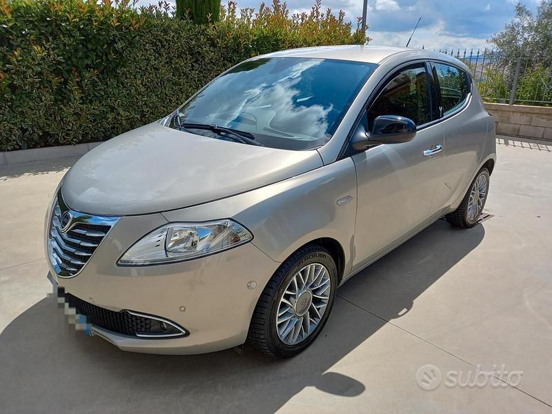 Usata Lancia Ypsilon 69 CV (50 kW) 2013 Grigio Utilitaria