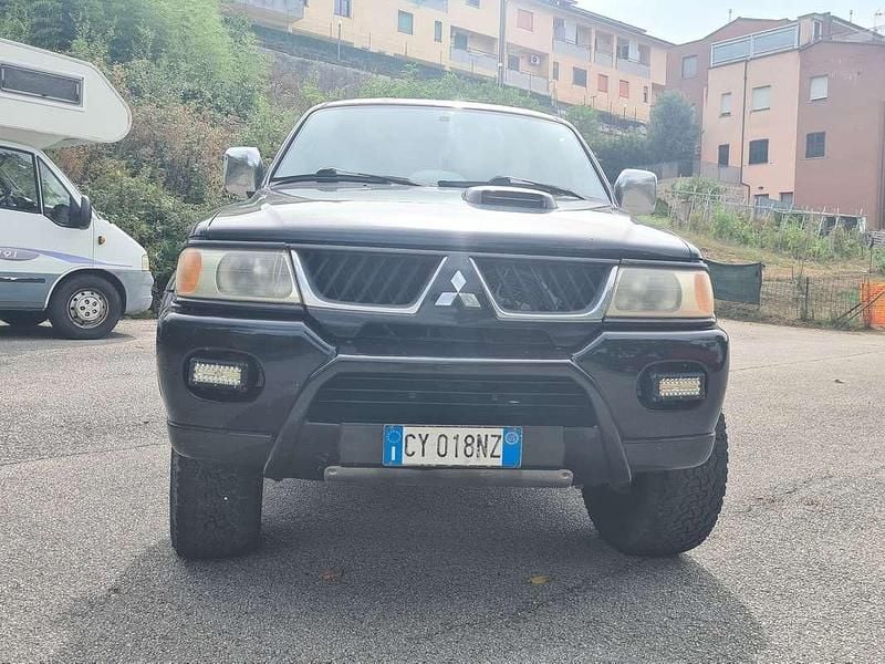 Nero Usata 2005 Mitsubishi Pajero Sport Instyle SUV | 4500 € (Ottimo prezzo) - Immagine 1/4